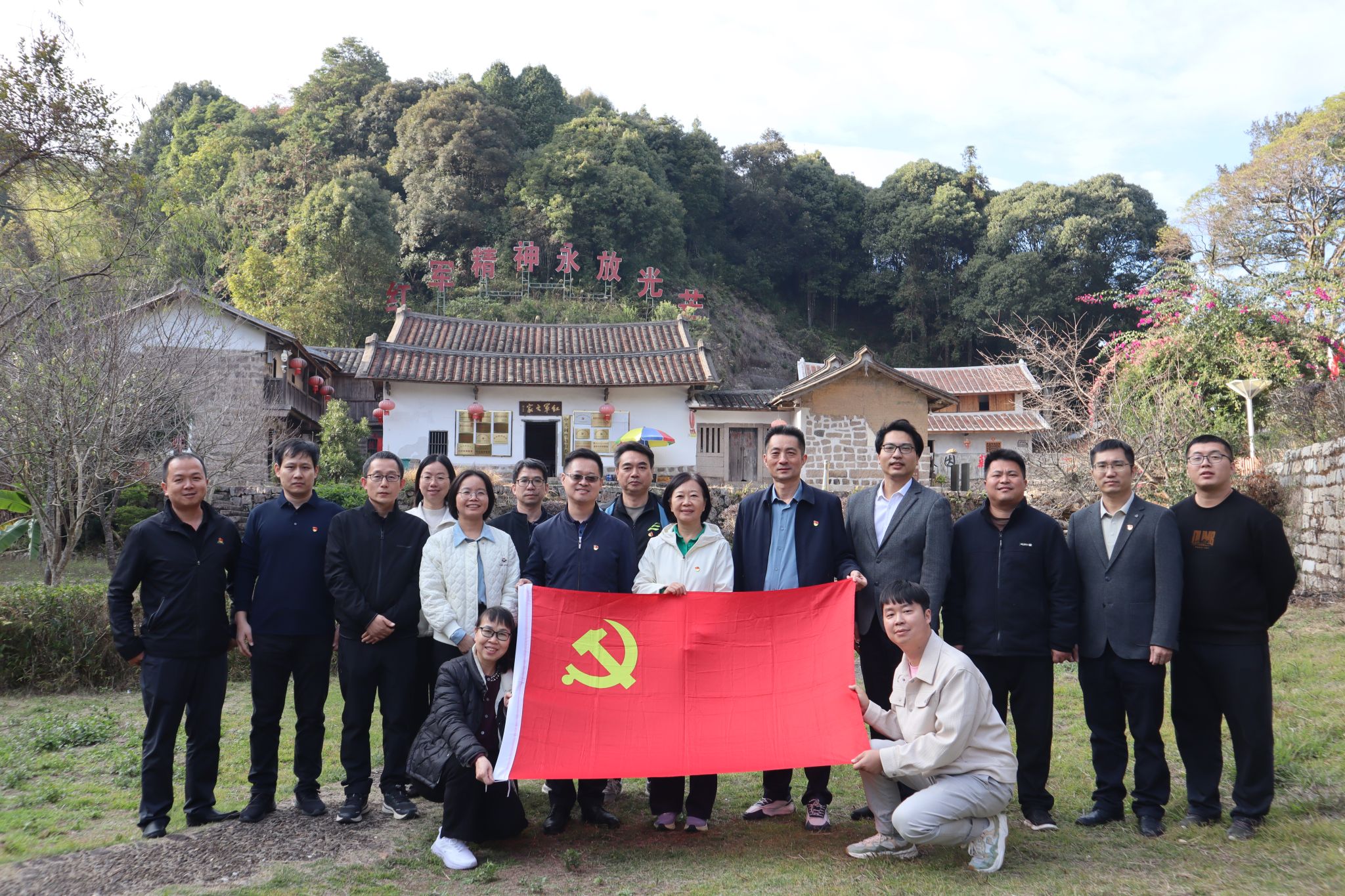 校领导参加mx动漫
教工党支部主题党日活...